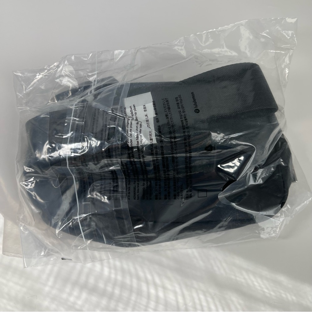 Lululemon Everywhere Belt Bag Black NWT - Picture 8 of 10